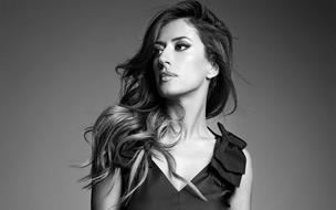 ANA MOURA