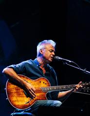 JOÃO GIL E CONVIDADOS - 46 ANOS EM CAIXA DE LUZ